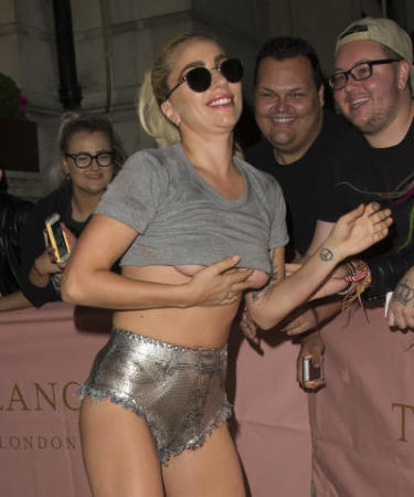 Charlie Sheen: "Lady Gaga mi ha offerto una lap dance nuda" - Milleunadonna.it